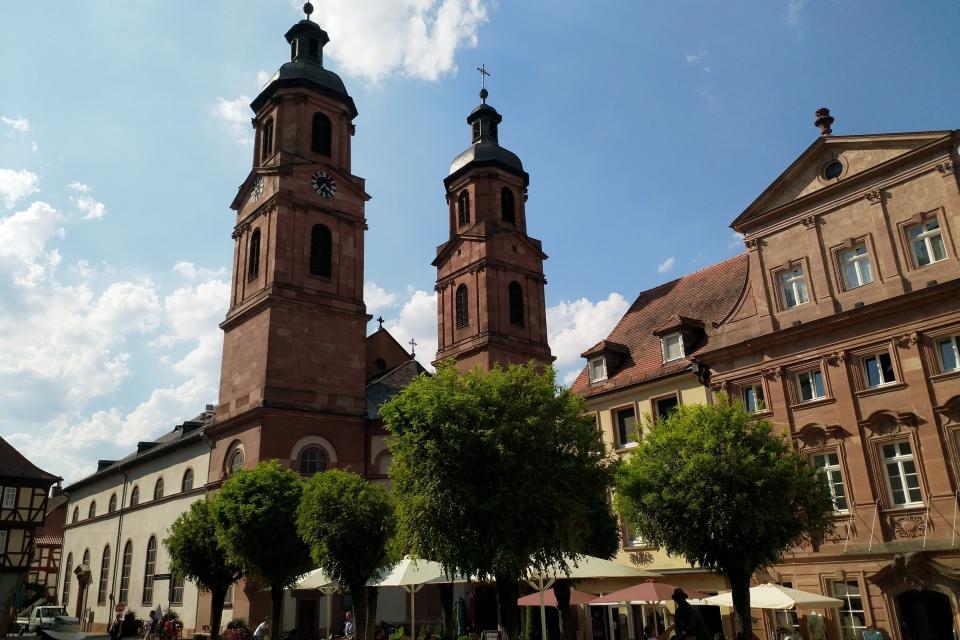 Die katholische Pfarrkirche St.-Jakobus steht in der bayerischen Stadt Miltenberg am Main. Sie ist dem Apostel Jakobus geweiht. Die Pfarrei gehört zum Dekanat Miltenberg im Bistum Würzburg.