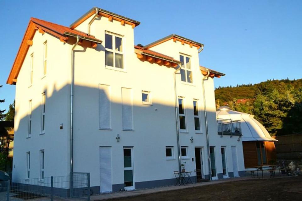 Die neue Ferienwohnung (Dachgeschoss) liegt in Seeheim-Jugenheim im OT Malchen.