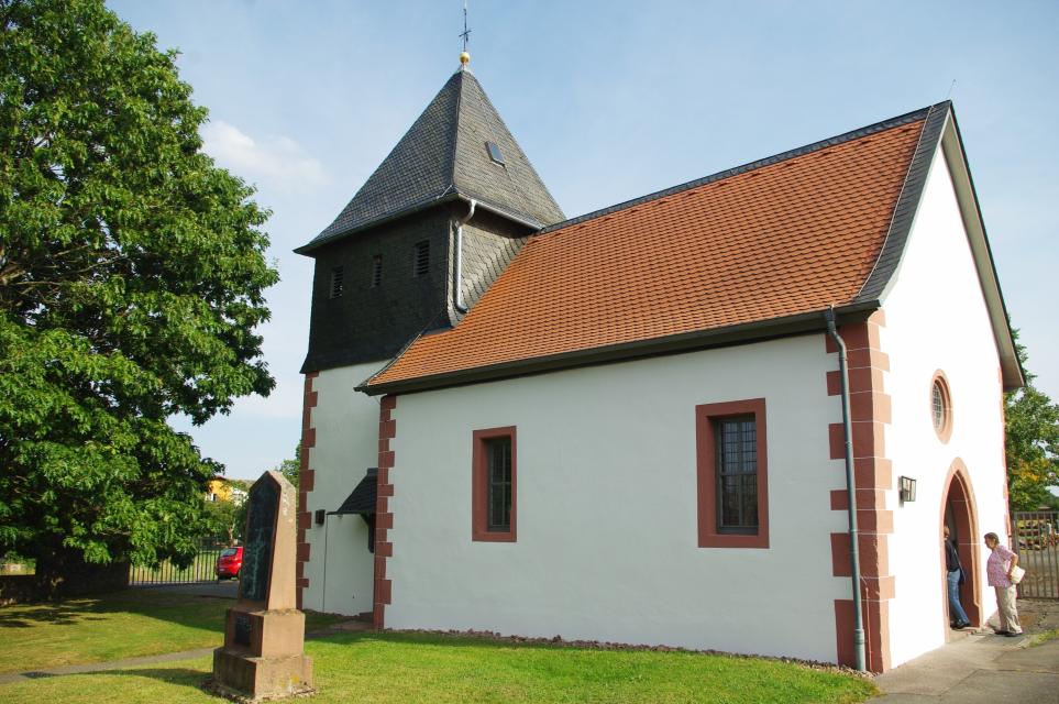 Die evangelische Kirche Bullau steht zusammen mit ihrem durch eine Bruchsteinmauer eingefriedeten Kirchhof unter Denkmalschutz.