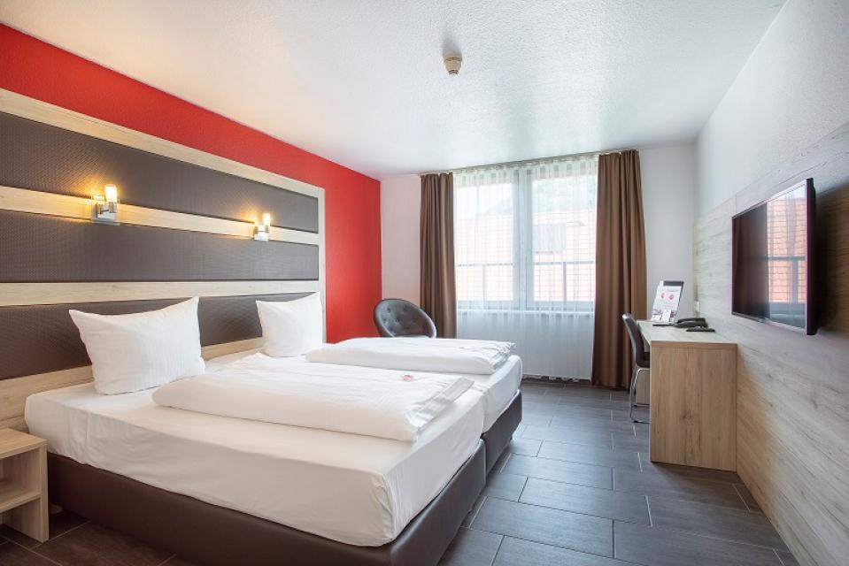 Unser Hotel ist mit Standard-, Komfort und Superior-Zimmern ausgestattet. Alle 111 Zimmer sind klimatisiert und verfügen über Internetzugang
