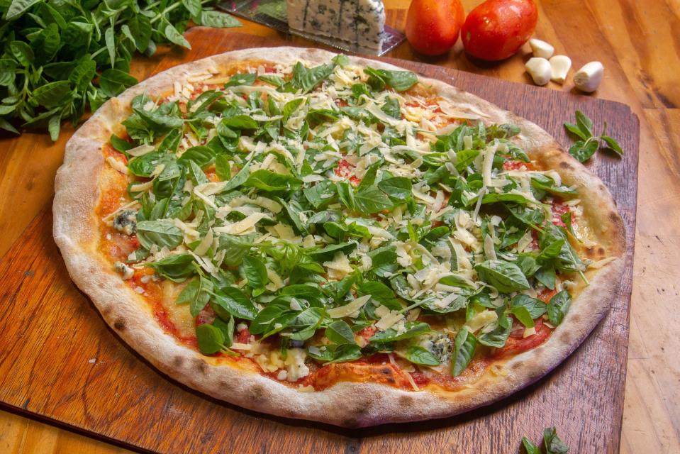 Italienische Küche im Herzen des Rhein-Main Gebietes. Die Speisekarte lässt in der Pizzeria Napoli keinen Wunsch offen (von Pizza, über Pasta zu Fleisch und Fisch). Sie können sich Ihre Gerichte abholen oder den Lieferservice nutzen.