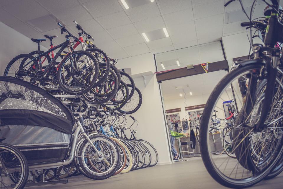 Wir betreuen unsere Kunden aus allen Bereichen des Radsports. Unser breit gefächertes Angebot an Fahrrädern und natürlich einer Menge Zubehör finden Sie bei uns im Geschäft. 