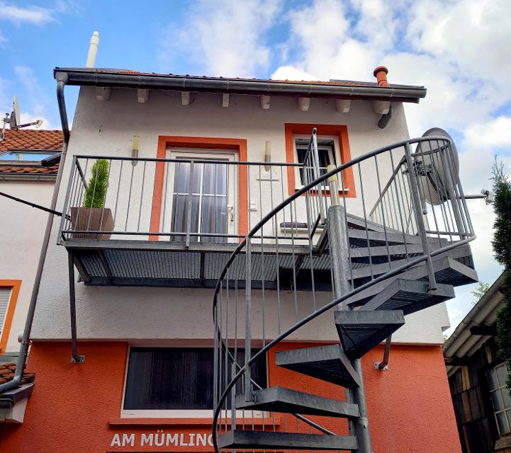 Das modern und freundlich eingerichtete Ferienappartement liegt in der Altstadt von Erbach direkt am Ufer der Mümling. Ein idealer Ort für Urlaub und schöne Ausflüge in den Odenwald.
