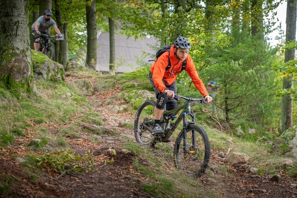 In Bensheim in der Nähe des Odenwalds finden wir perfekte Bedingungen für Mountainbike Touren und für unsere MTB-Fahrtechnikseminare. Von Anfänger bis zum Endurobiker haben wir stets die passenden Trails im Programm!