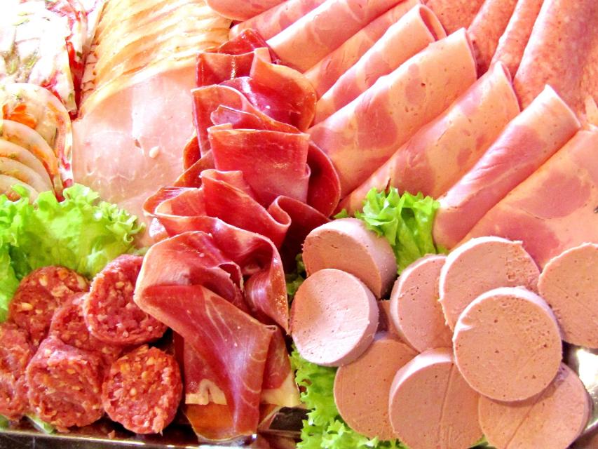 Neben Fleisch und Wurstwaren bietet die Metzgerei Göbel in Mühltal auch einen Partyservice an. Auch ein Mittagstisch gehört zum Programm.