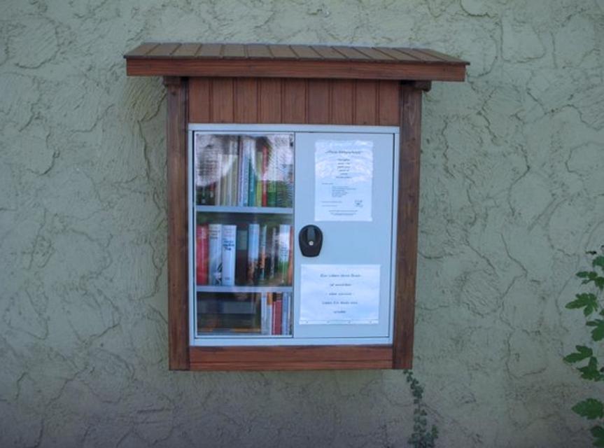 In Gundernhausen gibt es eine sehr kleine Bibliothek zum Austausch von Büchern.
                 title=