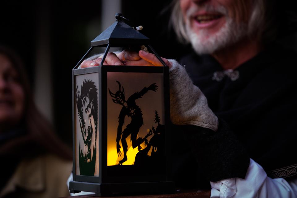 When it gets dark, head down the old town streets of Heppenheim and listen to stories from times long past in front of the lantern-lit backdrop.