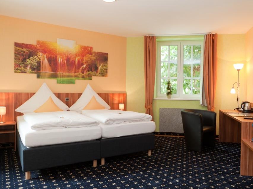 Der Deutsche Hof in Babenhausen ist ein modernes, familiengeführtes Haus mit Tradition. Das 3-Sterne Hotel besticht durch seine zentrale Lage in Babenhausen.
                 title=