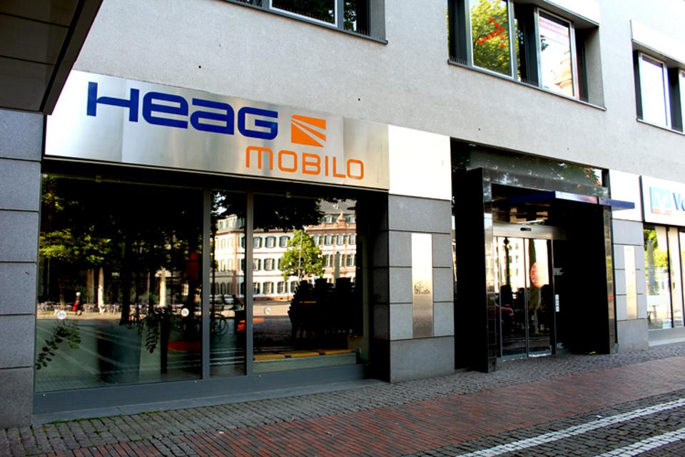 Die HEAG mobilo ist der führende Mobilitätsdienstleister in Südhessen und engagiert sich zusammen mit den Tochterunternehmen für einen attraktiven und leistungsfähigen Nahverkehr in der Stadt Darmstadt. Das Kundenzentrum am Luisenplatz bietet neben Fahrplanauskünften, dem Verkauf von Zeitfahrkart...