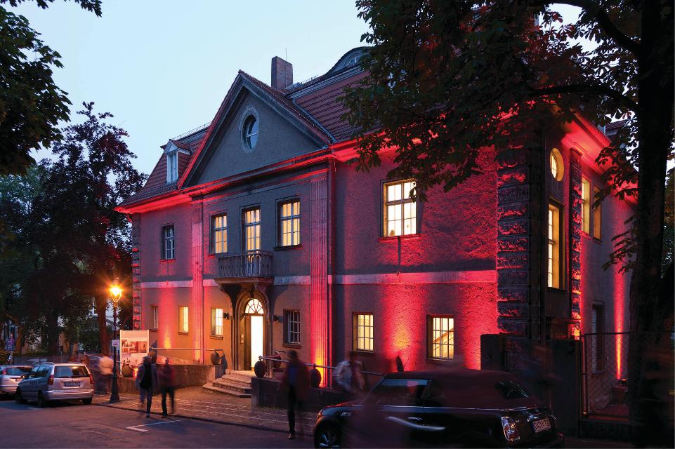 Hessen Design e.V. ist Kompetenz-, Beratungs- und Vermittlungszentrum für Design in Hessen, das herausragende Designleistungen in ihrer gesamten kulturellen, sozialen und wirtschaftlichen Bandbreite sichtbar macht. Die landesweite Ausrichtung biet...