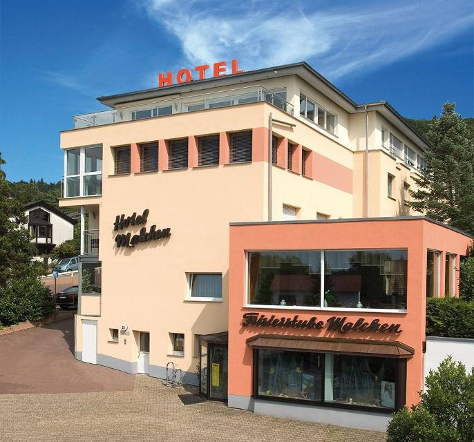 Das komplett renovierte und modernisierte Hotel garni befindet sich an der südlichen Stadtgrenze von Darmstadt, im Ortsteil Malchen der Gemeide Seeheim-Jugenheim.
Es liegt in einem idyllisch gelegene Ort, unterhalb der Burg Frankenstein und ist landschaftlich sehr reizvoll in die Ausläufer des an...