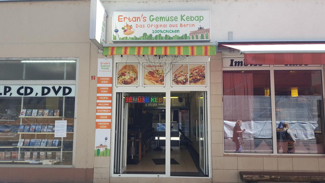Ertan‘s Gemüse Kebap ist ein Dönerimbiss in der Stadtmitte unweit des Luisenplatzes, der neben dem 