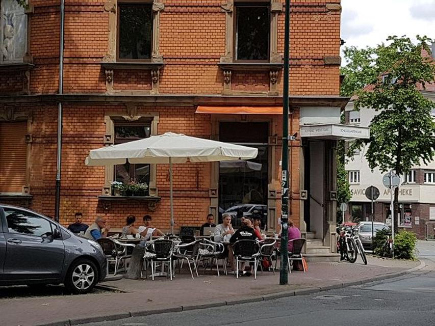 Das Schwarz Weiß Café ist ein traditionelles Kaffehaus unweit der Herrngartens.