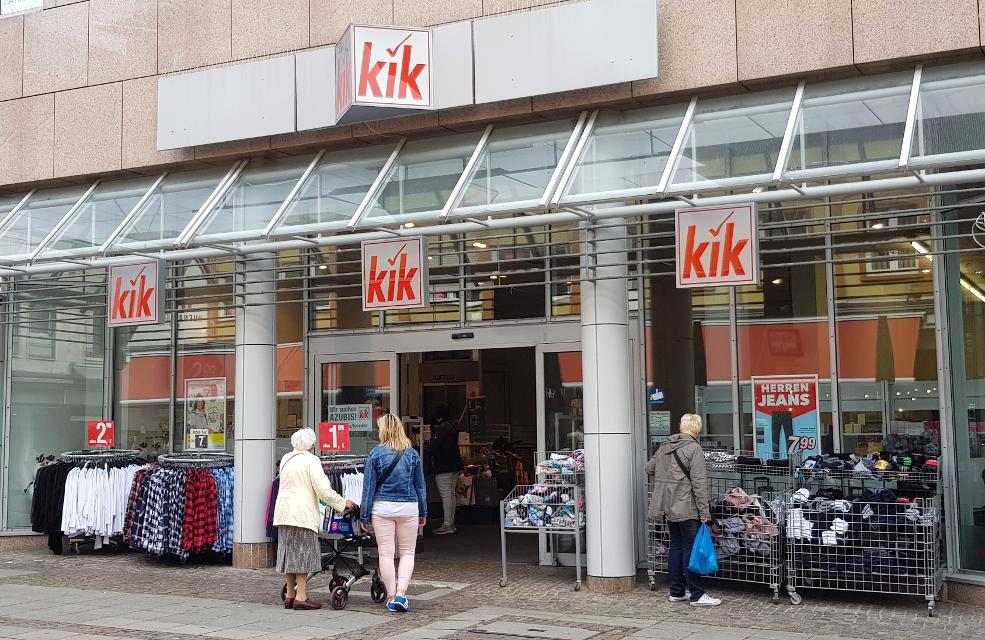kik ist ein Modegschäft in der Elisabethenstraße, dass neben Mode auch Dekorationen anbieten.