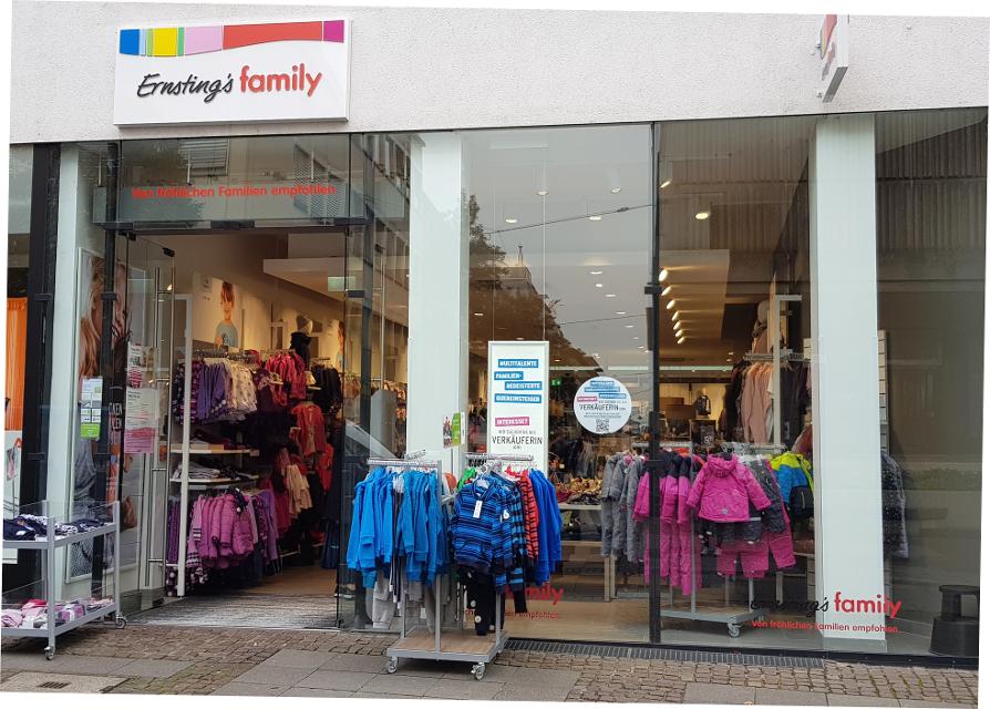 Ernsting‘s family ist ein Modegeschäft in der Elisabethenstraße, das Damen-, Kinder- und Umstandsmode anbietet.