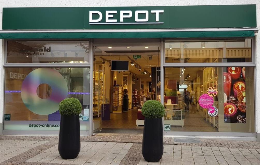 Das DEPOT bietet Inspirationen für neue Einrichtungs- sowie Geschenkideen. Von Dekoartikeln über Wohnaccessoires bis hin zu schönen Möbeln, hier findet man alles rund ums Thema Wohnen und Deko.