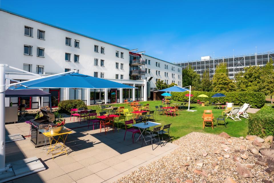 Das renovierte ECO-lifestyle greet Hotel Darmstadt mit seiner außergewöhnlichen Philosophie „Alles hat eine zweite Chance“ verfügt über 194 Zimmer in drei verschiedenen Kategorien. Bei greet sind alle Räumlichkeiten für ein gemütliches Beisammense...