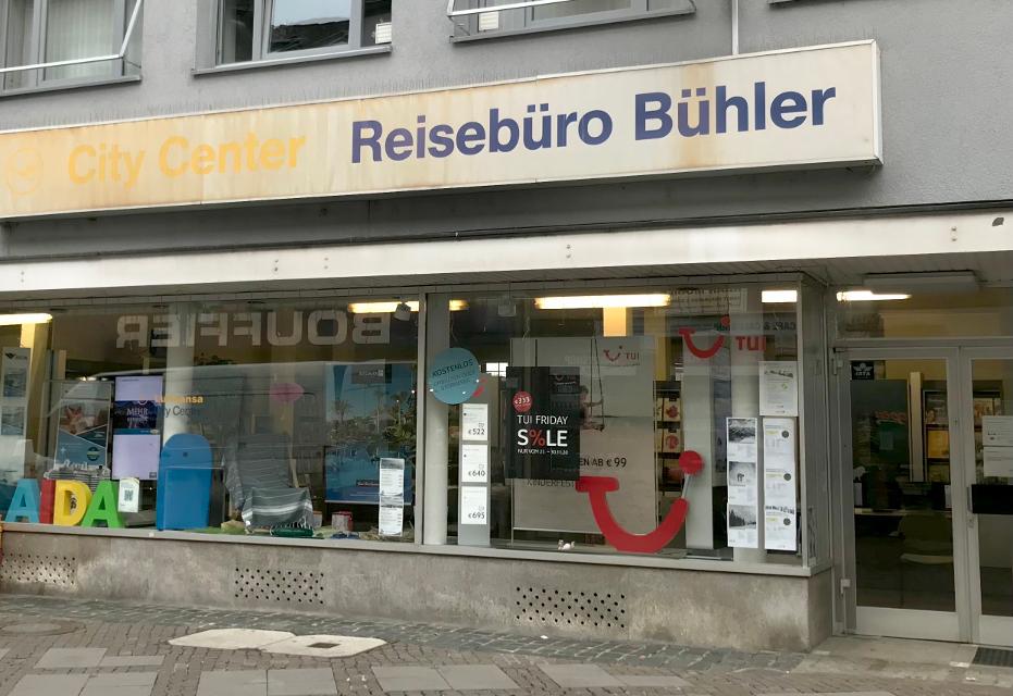 Das Reisebüro Bühler Lufthansa City Center Darmstadt berät die Kunden über ihr gewünschtes Reiseziel und bringt sie so ihrem Traumurlaub einen Schritt näher.