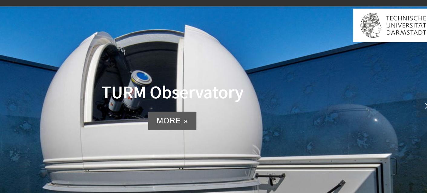 Das TURM-Observatorium befindet sich auf dem Campus der TU Darmstadt in der Innenstadt auf dem sogenannten Uhrturm und wurde im Jahr 2020 eingerichtet.

Mit dieser Sternwarte bietet die TU Darmstadt ein Umfeld, in dem Studierende individuelle praktische Erfahrungen mit astronomischen Beobachtunge...