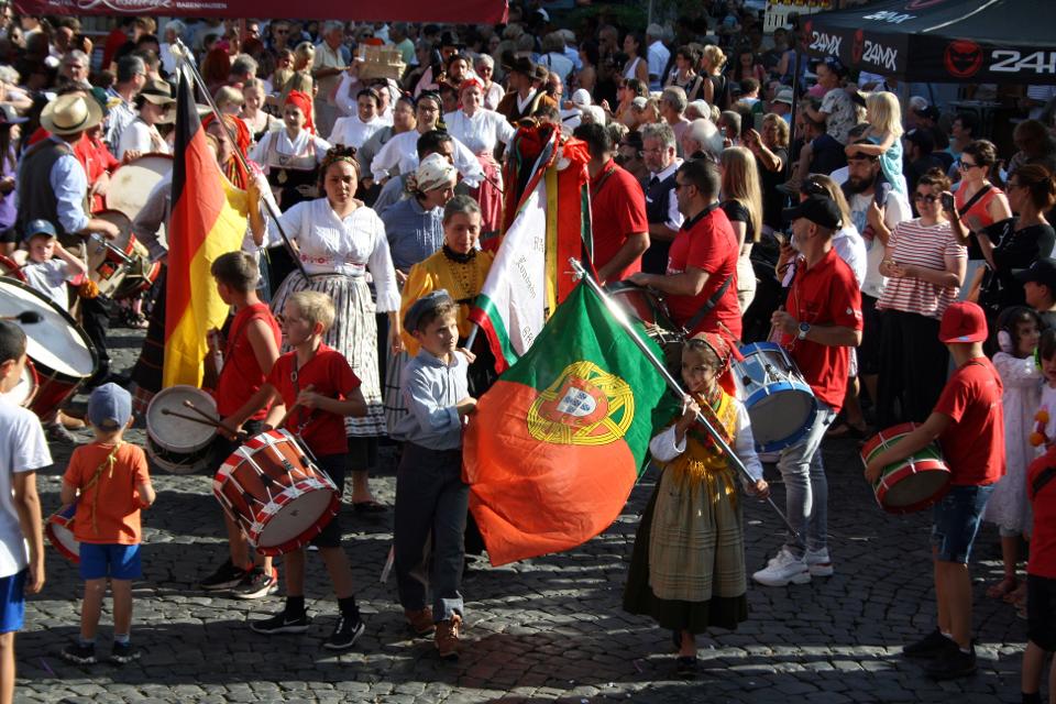 Von Freitag, 21. Juni bis Sonntag, 23. Juni, findet das Johannisfest - São João statt. Das portugiesische Fest fasziniert mit buntem Programm und portugiesischen Spezialitäten. 