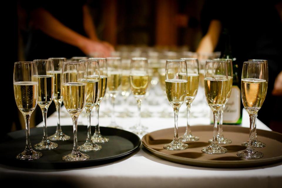 Wir haben einen Experten eingeladen, der zusammen mit Johan 6 hochklassige Champagner vorstellen wird.