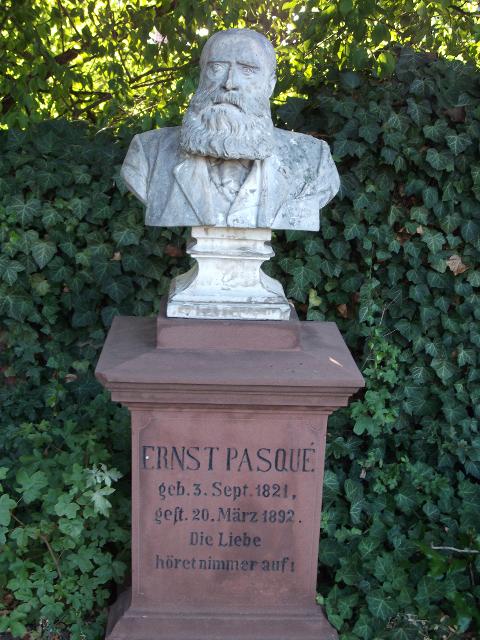 „Den Zauber der Bergstraße“ prägte der international renommierte Opernsänger, Librettist und Schriftsteller des 19. Jahrhunderts - Ernst Pasqué - in Alsbach entscheidend mit.