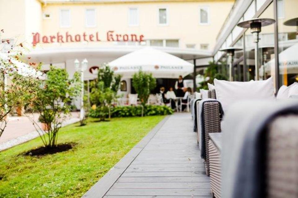 Das Parkhotel Krone ist ein gediegenes Hotel im Luftkurort Bensheim-Auerbach mit langer Tradition. Das gastfreundliche Haus ist idealer Ausgangspunkt für Radtouren, Wanderungen und Ausflüge entlang der Bergstraße und in den Odenwald.