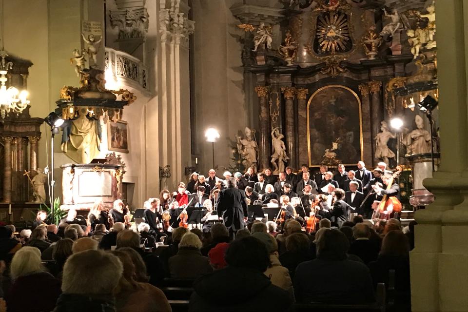 Der Konzertchor Darmstadt lädt zu seinem jährlichen “Festlichen Weihnachtskonzert” in die Pfarrkirche St. Gangolf ein.