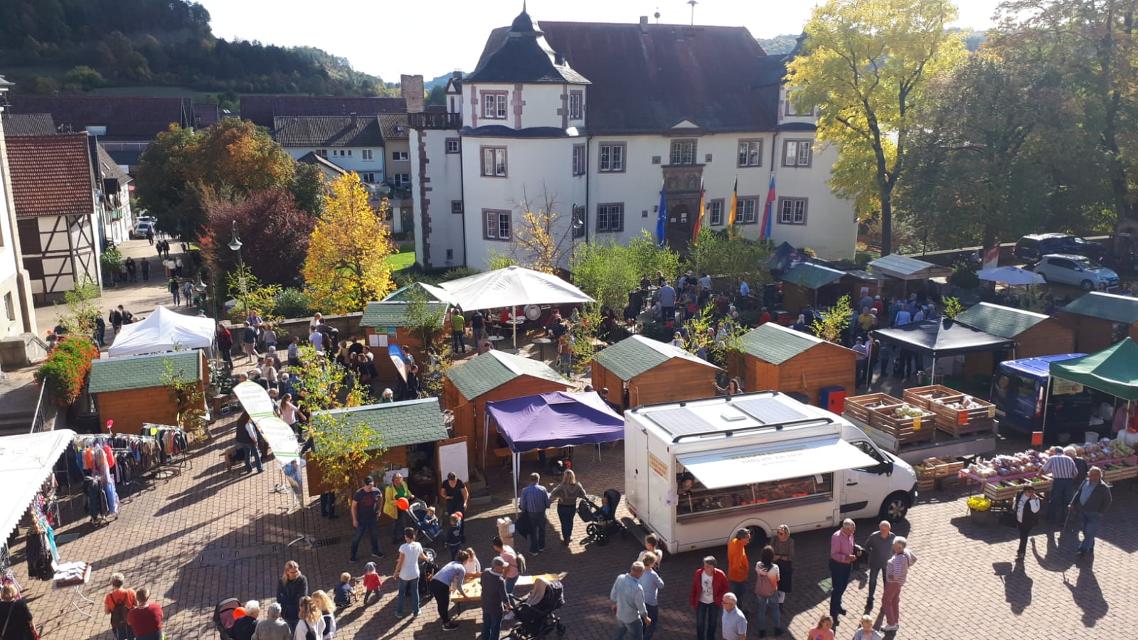 Der traditionsreiche Hardheimer Wendelinusmarkt bietet eine Vielzahl von Händlern und ein breit gefächerten Angebot.