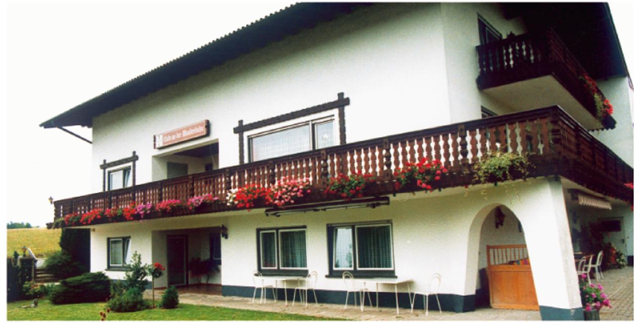 Die Ferienwohnung Mersch bietet zwei Ferienwohnungen im Limbacher Ortsteil Laudenberg.
