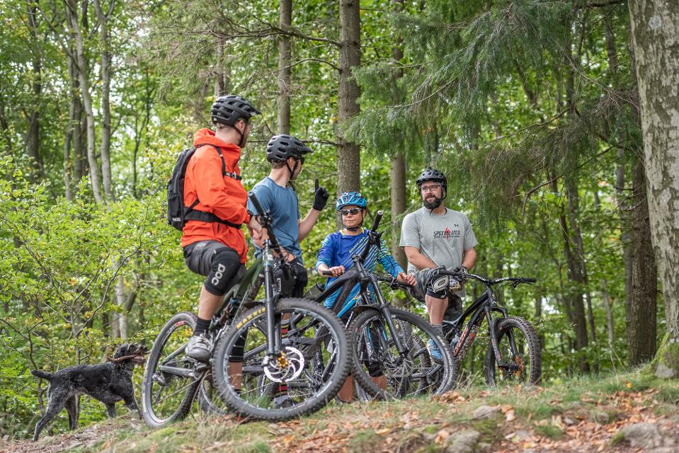 Erkunden Sie mit unseren Mountainbike-Guides den bayerischen Odenwald! Die Tour führt auf befestigten Wegen und ist für Anfänger gut geeignet.