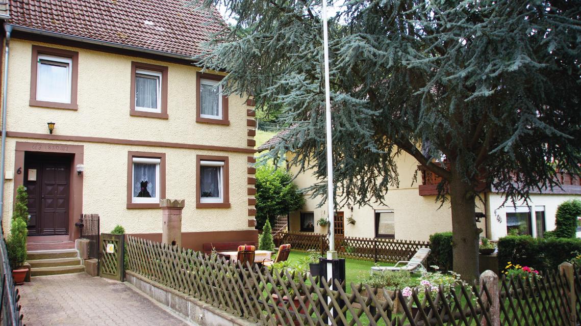 In Neckargemünd im schönen Neckartal, Ortsteil Rainbach liegen unsere neuen, gemütlichen und geschmackvoll eingerichteten 2- Zimmer-Ferienwohnungen (je 55 qm; im EG und im 1. OG) mit direktem Blick auf den Neckar. 