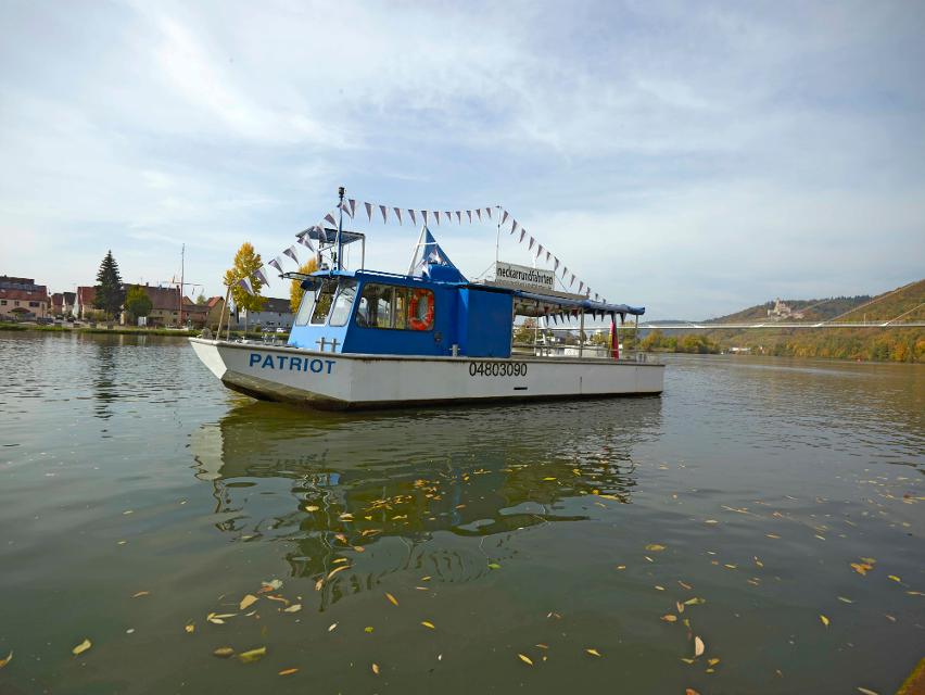 Mit dem ehemaligen Fährboot Patriot werden 1 bis 2 stündige Rundfahrten auf dem Neckar ab Haßmersheim angeboten. Betreiber sind der ehemalige Fährmann und  Binnenschiffskapitän sowie seine Frau, die im Ruhestand die Schifffahrt zu ihrem Hobby machten. 