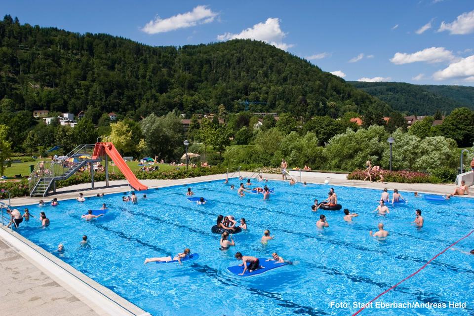Das Freibad Eberbach bietet Spiel, Spaß, Fitness und Erholung für die ganze Familie. 