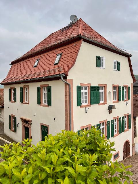 Das Katholische Pfarrhaus ist Teil des historischen Stadtrundgangs von Lindenfels.