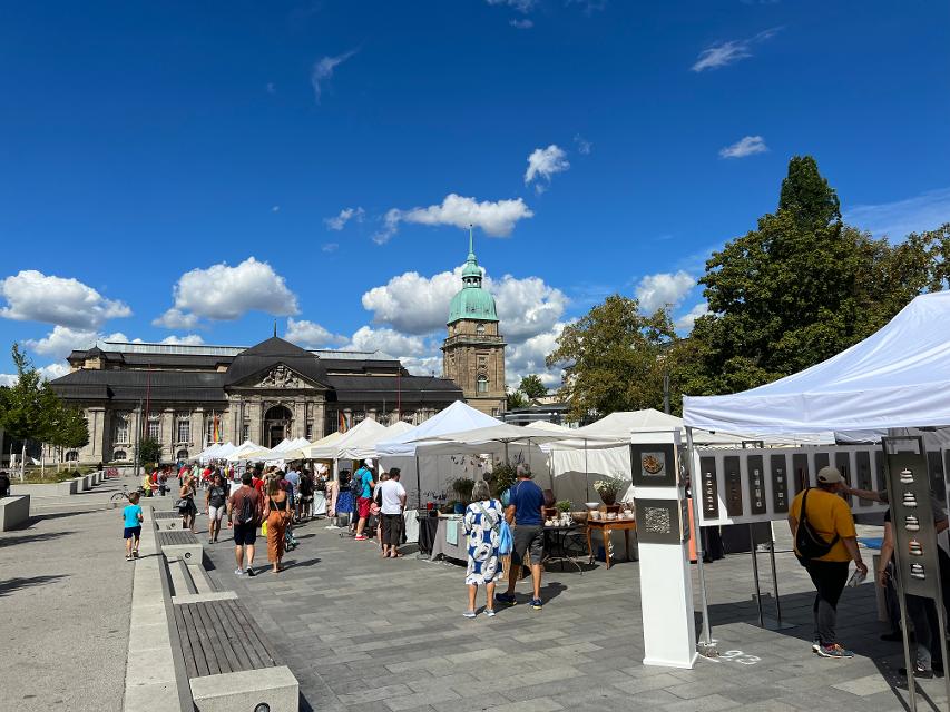 If you are looking for an unusual item for your home, an original gift or a special piece of jewellery, the traditional Darmstadt arts and crafts market is the place to be.
