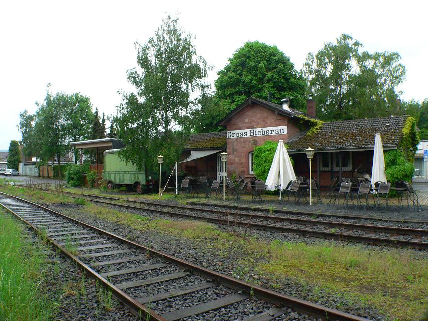 Im ehemaligen Bahnhof von Groß-Bieberau angesiedelt mit regionaler und saisonaler deutscher Küche.