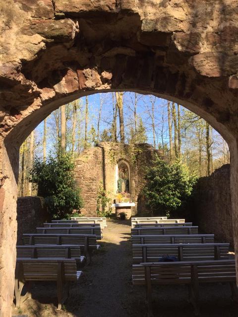 Die Kappel-Ruine in Dornberg bei Hardheim hat eine lange faszinierende Geschichte, die bereits um das Jahr 1400 beginnt.