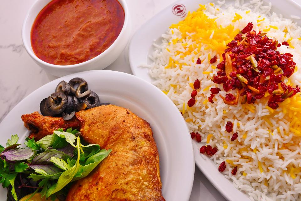 Das Restaurant Arian lockt mit persischer Küche, veganen und vegetarischen Gerichten sowie Pizza und Burger.