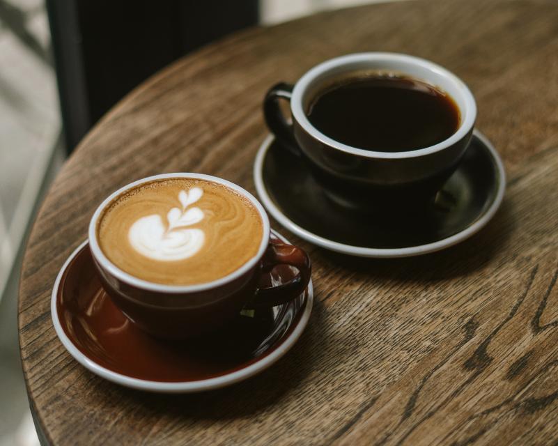 Ab 13. November öffnet das „bergdorfcafé“ seine Pforten. Das Café lockt mit frischen Kaffeevariationen; Brot und Brötchen sowie Stückchen aus der Region. Regionaler Honig, Marmelade und Molkereiprodukte aus der Kühltheke werden ebenfalls angeboten.
