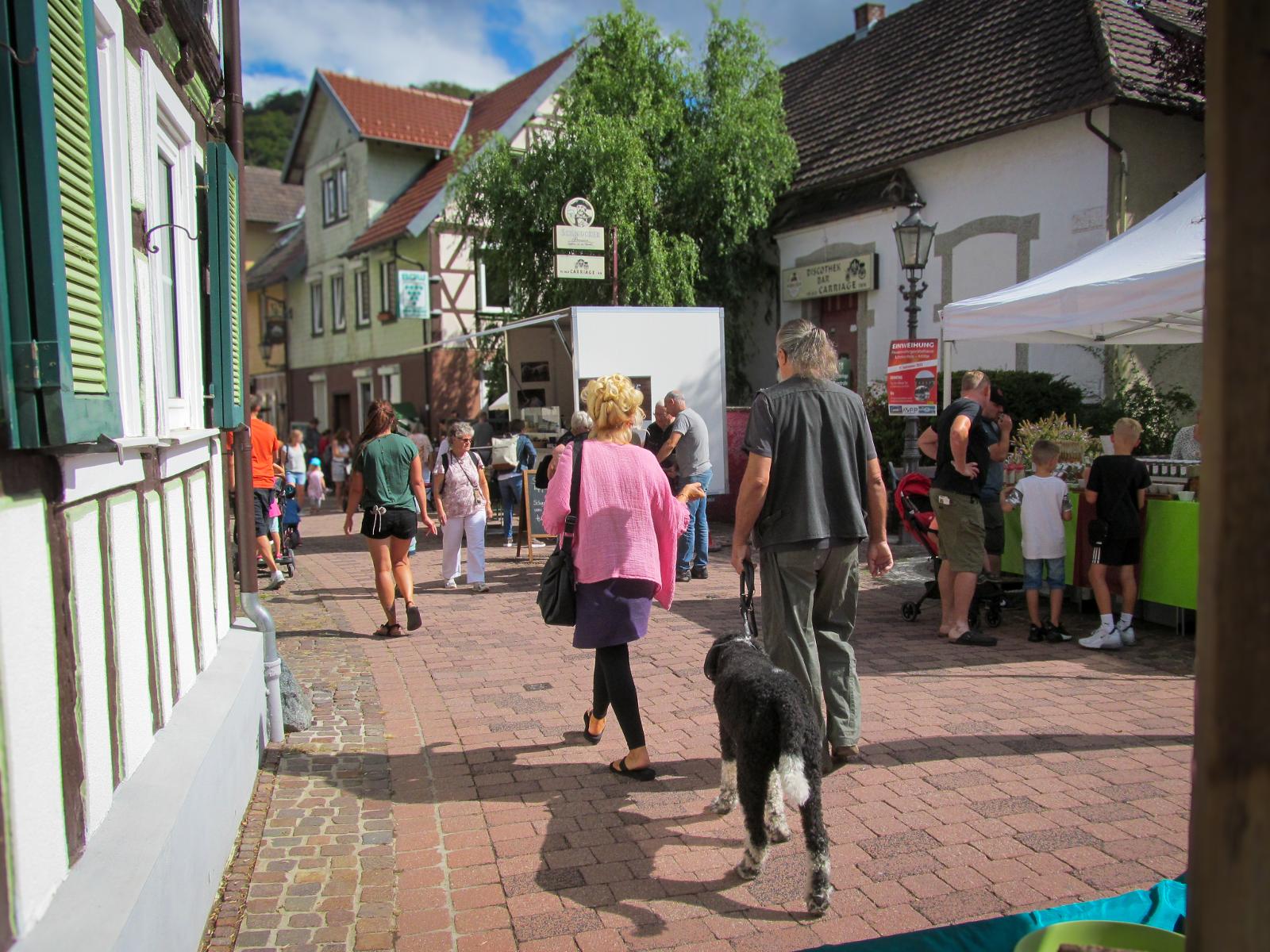 Der älteste Markt seiner Art in der Region verwandelt die Lindenfelser Burgstraße in eine nachhaltige Einkaufsmeile.