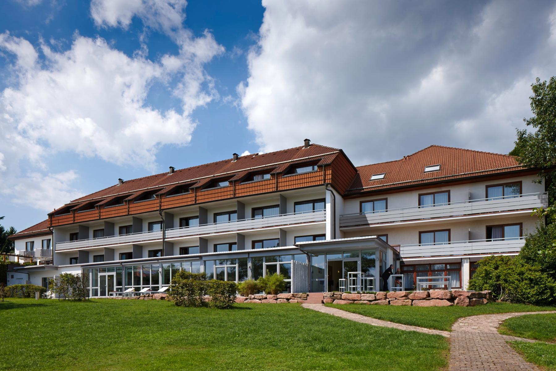 Das 4-Sterne-Hotel Stumpf mit Wellnessbereich liegt idyllisch in Neunkirchen.