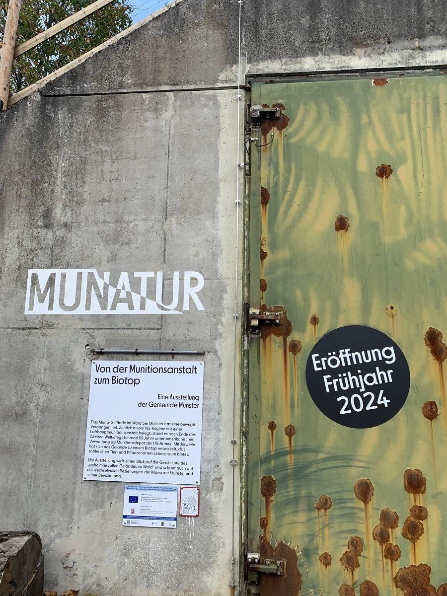 LEIDER AUSGEBUCHT!!! Auf dem Gelände der ehemaligen Munitionsanstalt Muna in Münster-Breitefeld wurde in einem der Ex-Bunker die Dauerausstellung “MUNATUR - von der Munitionsanstalt zum Biotop” eingerichtet.
                 title=