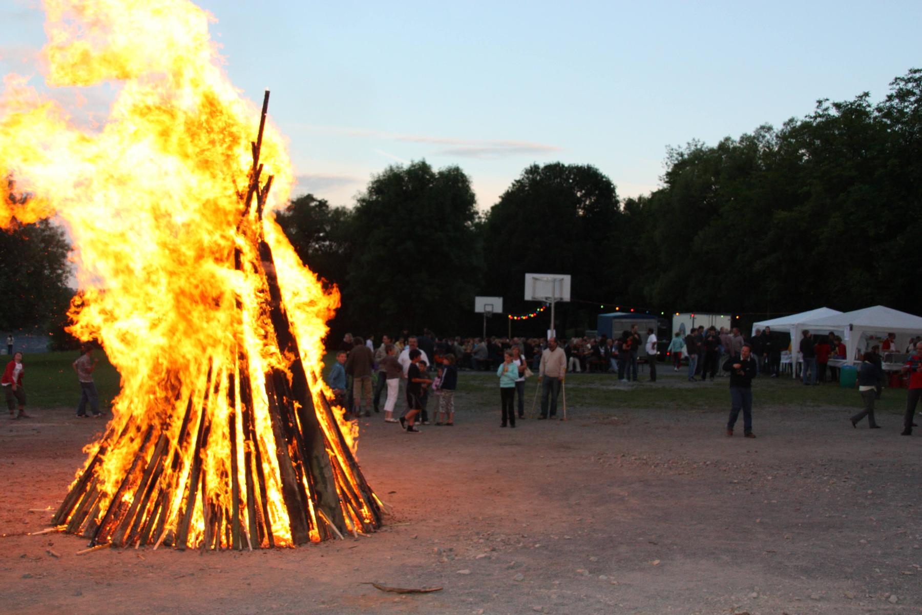 Auch in diesem Jahr laden wir wieder zu unserem traditionellen Johannisfeuer mit Festbetrieb am Mainufer in Laudenbach ein.