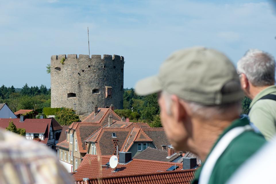 Die Geopark-vor-Ort-Begleiter zeigen bei dieser Führung die Besonderheiten der Festungsanlage Schloss Lichtenberg. Rund um die Vorburg, das Bollwerk und die alte Stadtmauer gibt es viel zu entdecken.