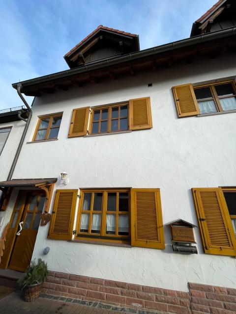 Die Wohnung ist ruhig gelegen im Weilbacher Ortskern und ist idealer Ausgangspunkt für zahlreiche Ausflugsmöglichkeiten. 