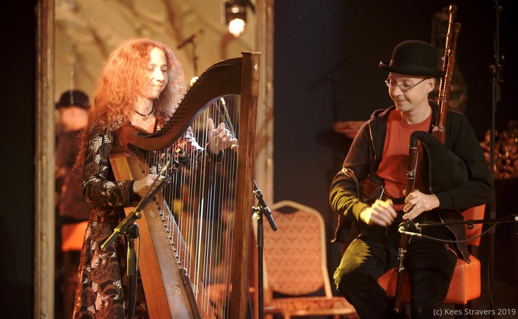 Eine Duo mit Dudelsack und Harfe ist eine ungewöhnlich Kombination, aber die Musik besticht durch jede Menge Energie, musikalische Ideenvielfalt und Klangreichtum.