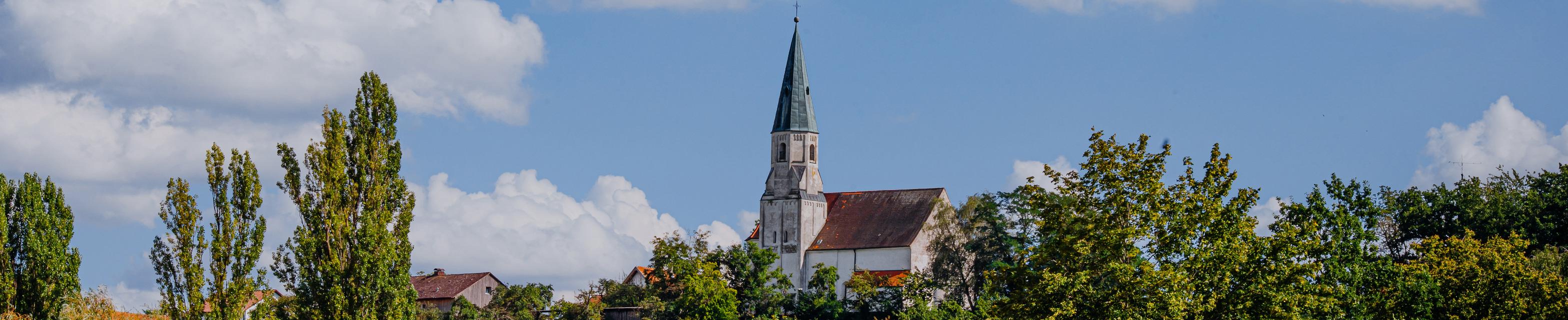 Die Kirche mit Ausblick! Ein kleiner Film: https://landshut.niederbayerntv.de/mediathek/video/patria-kirche-st-leonhard-in-oberdingolfing-wird-vorgestellt/