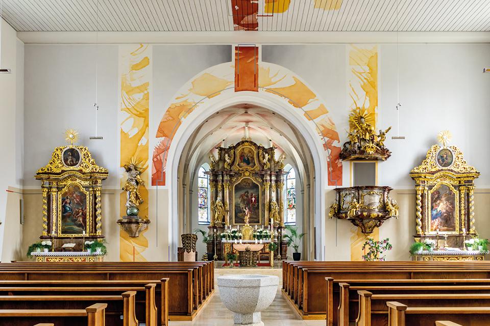 Ein sakrales Prunkstück in der Großgemeinde Eichendorf ist die Pfarrkirche St. Martin. Sie erstrahlt innen und außen in neuem Glanz