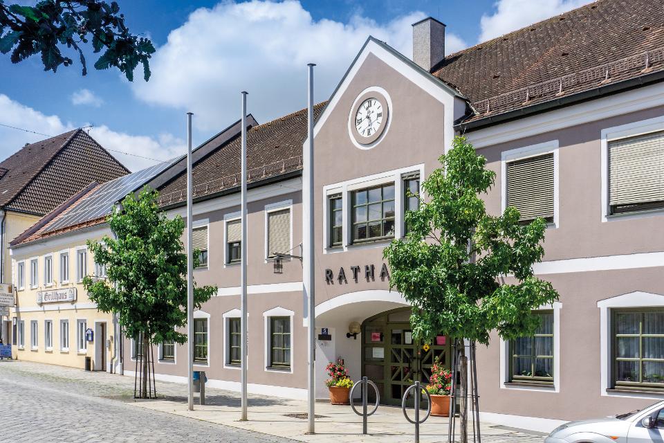 Märkte, Parkfest, Wein- und Kürbisfest oder Martiniumritt – die Marktgemeinde Eichendorf im Unteren Vilstal bietet Besuchern und Einheimischen gleichermaßen viele verschiedene Möglichkeiten zum Feiern und Genießen.
